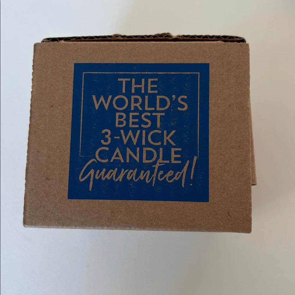 NWT Bath and Body Works White Barn Winter 3 Wick Candle with Box Cozy Blue Snow - Picture 4 of 10